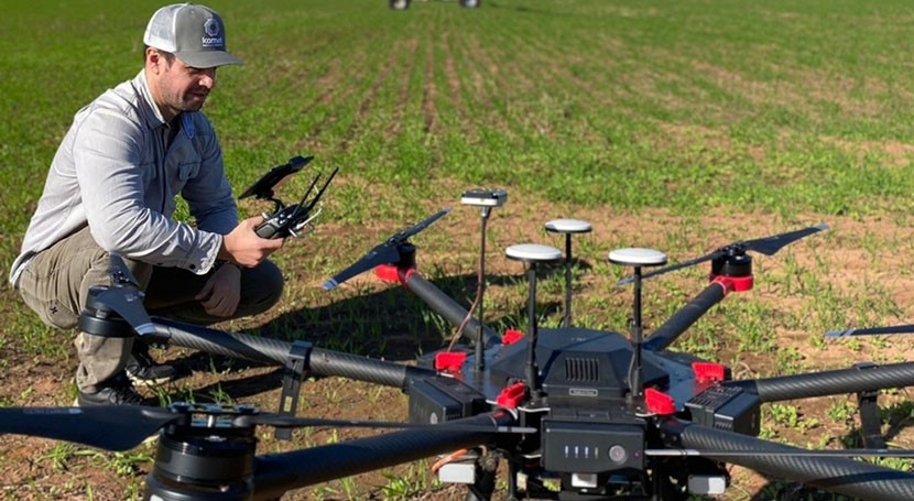 Drone with high-resolution sensor (multispectral and thermal) used in evapotranspiration mapping for management of variable-rate irrigation (image: Wagner Wolff)
